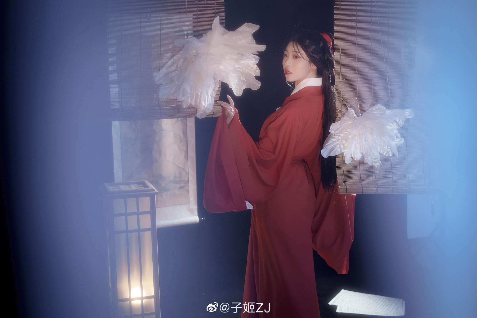 汉服 明月照高楼，流光正徘徊。@子姬ZJ