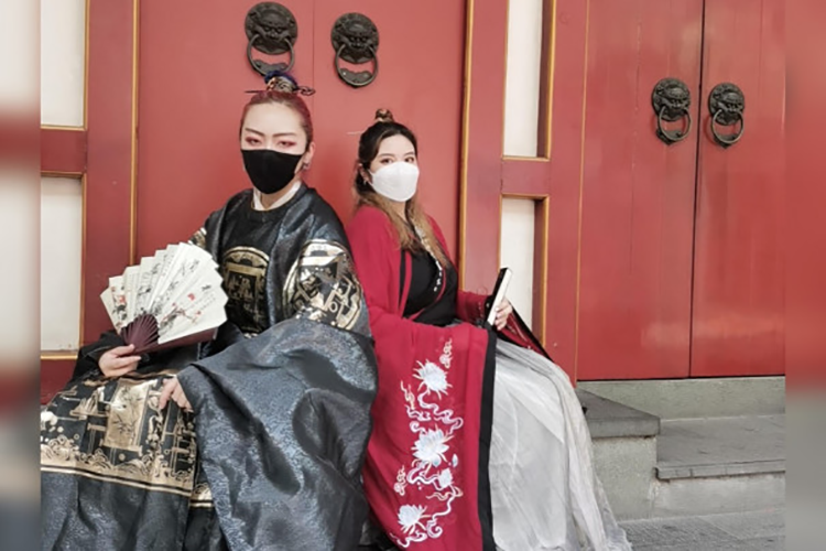 穿着汉服去唐人街，那是一次自由而令人兴奋的经历