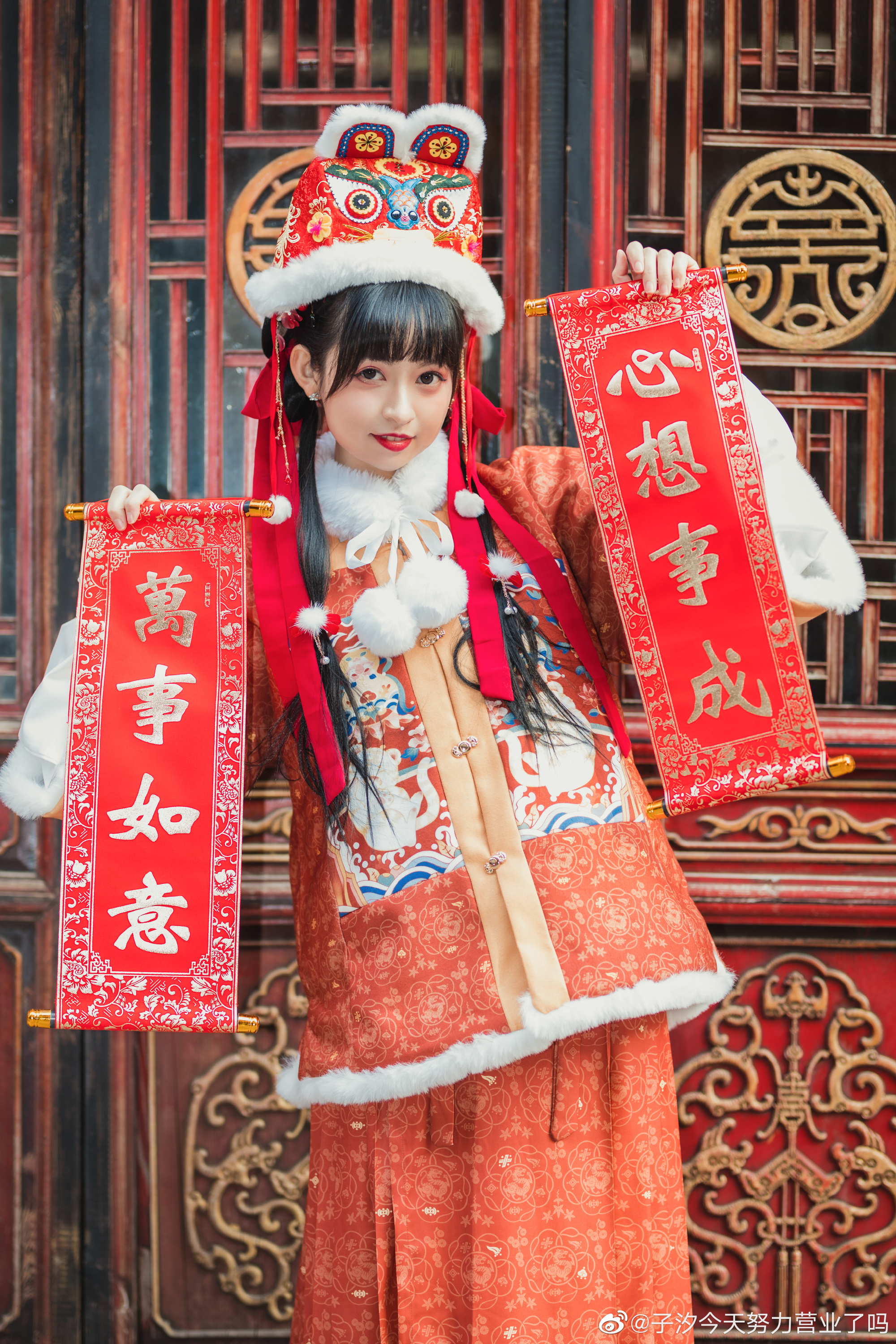 小虎娃来送祝福啦！汉服写真@子汐今天努力营业了吗