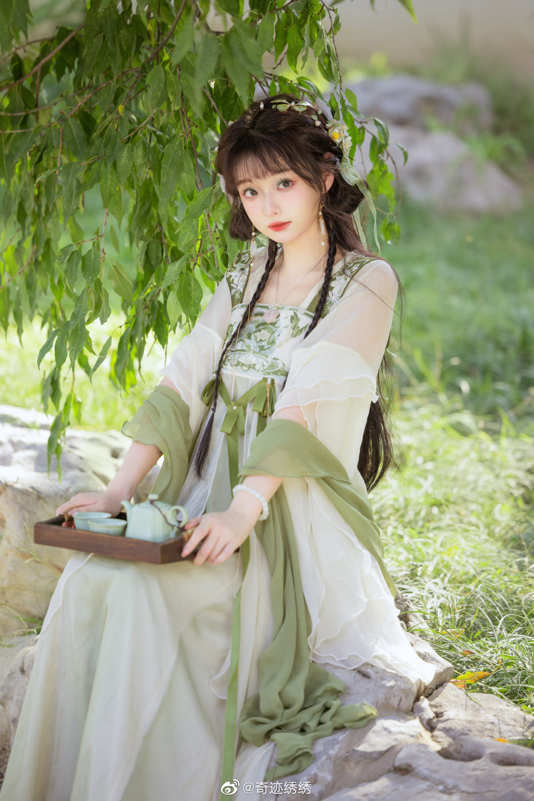 莺莺燕燕春春，花花柳柳真真。@奇迹绣绣