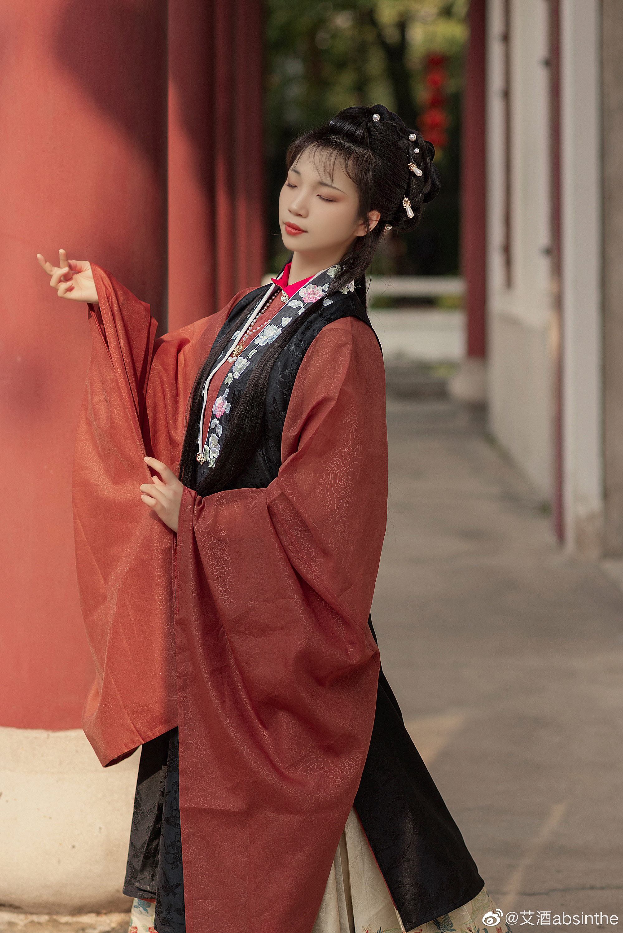 今年的第二套汉服 @艾酒absinthe