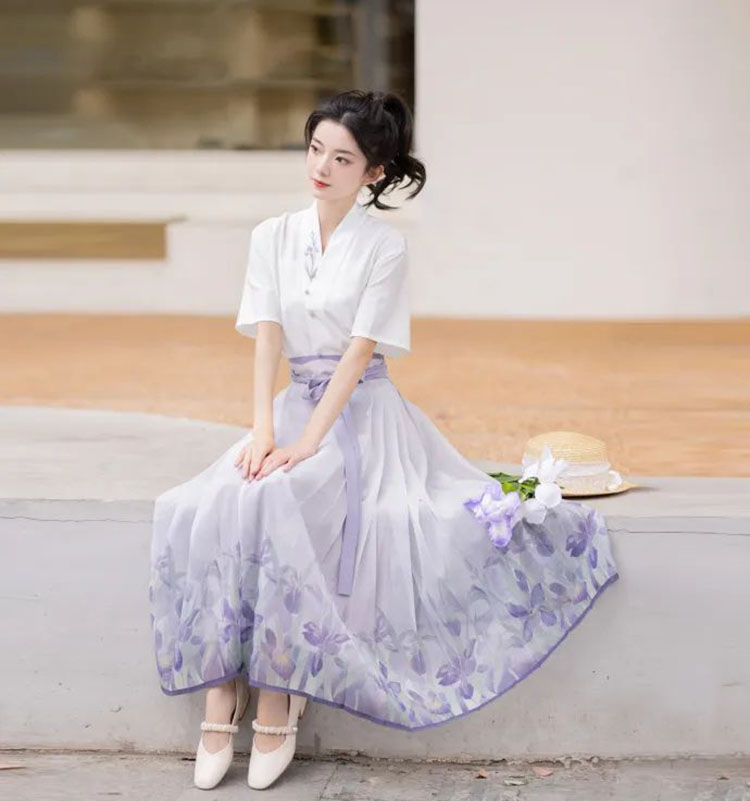 在国外穿汉服的女孩们：推动汉服复兴，顺便当网红！