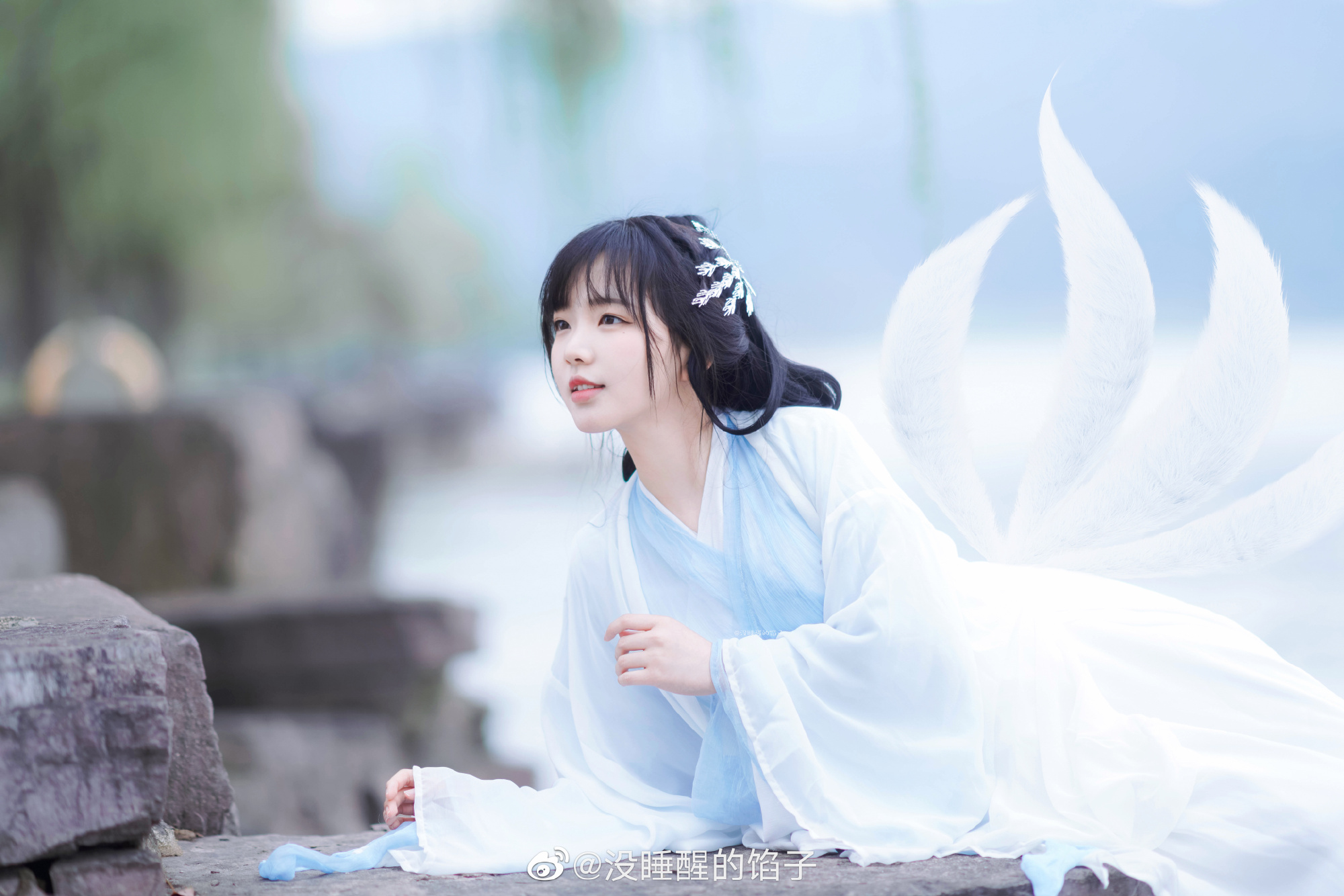 汉服 山水不渡我，琴声不渡江，留你在心上@没睡醒的馅子