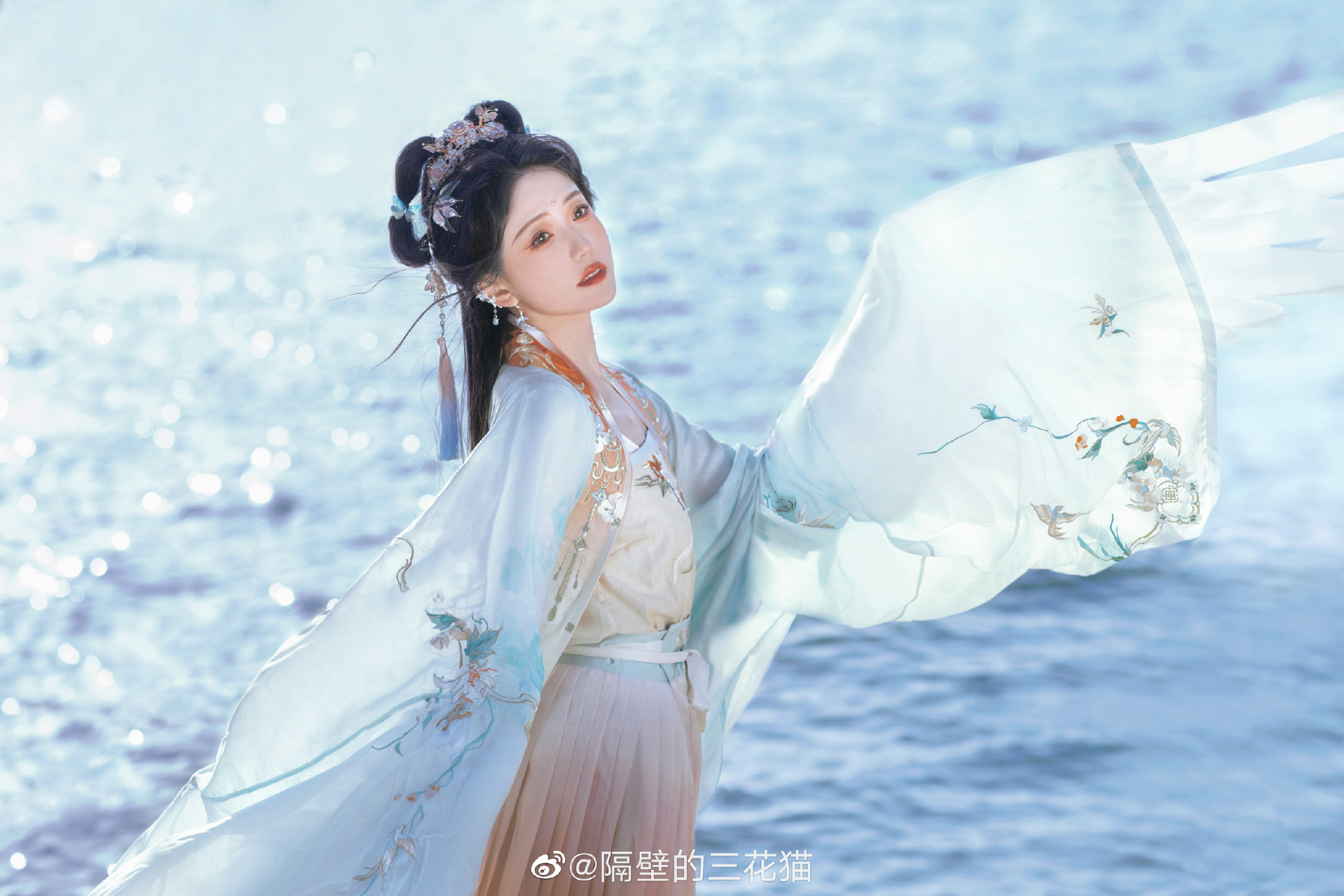 汉服 你是山川 河流 大海 我奔赴于你…@隔壁的三花猫