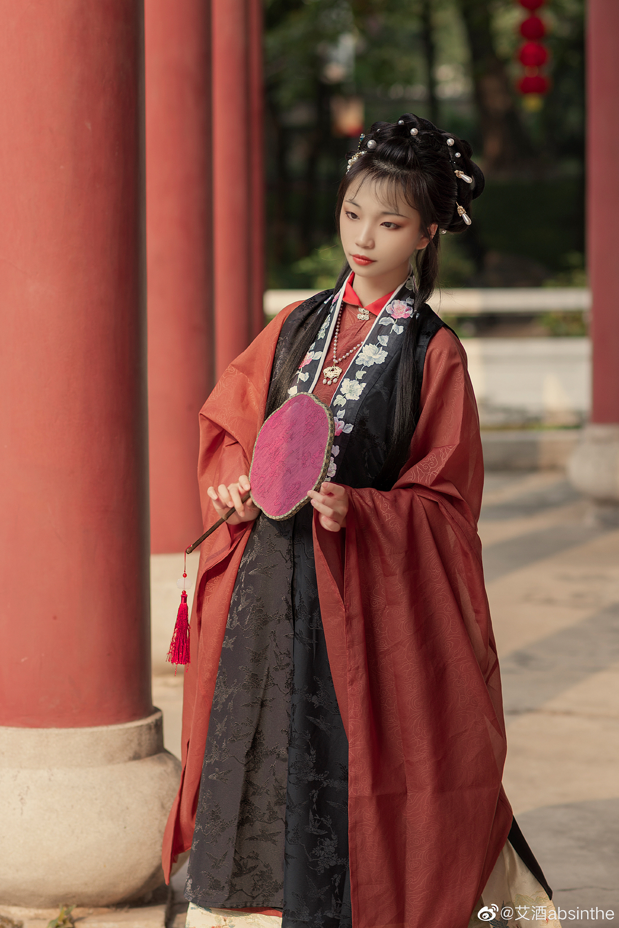今年的第二套汉服 @艾酒absinthe