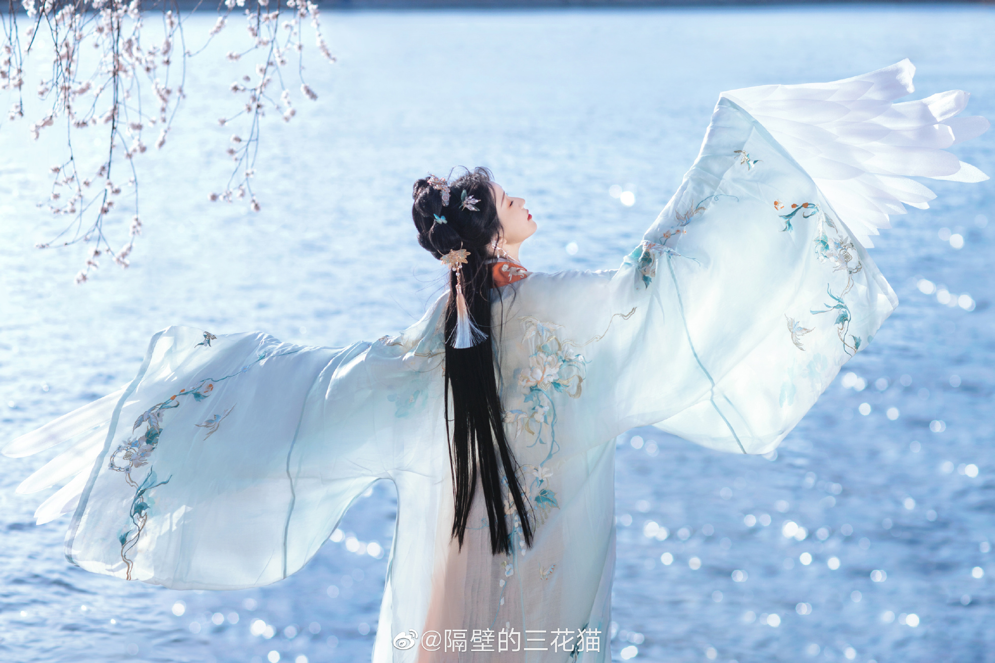 汉服 你是山川 河流 大海 我奔赴于你…@隔壁的三花猫