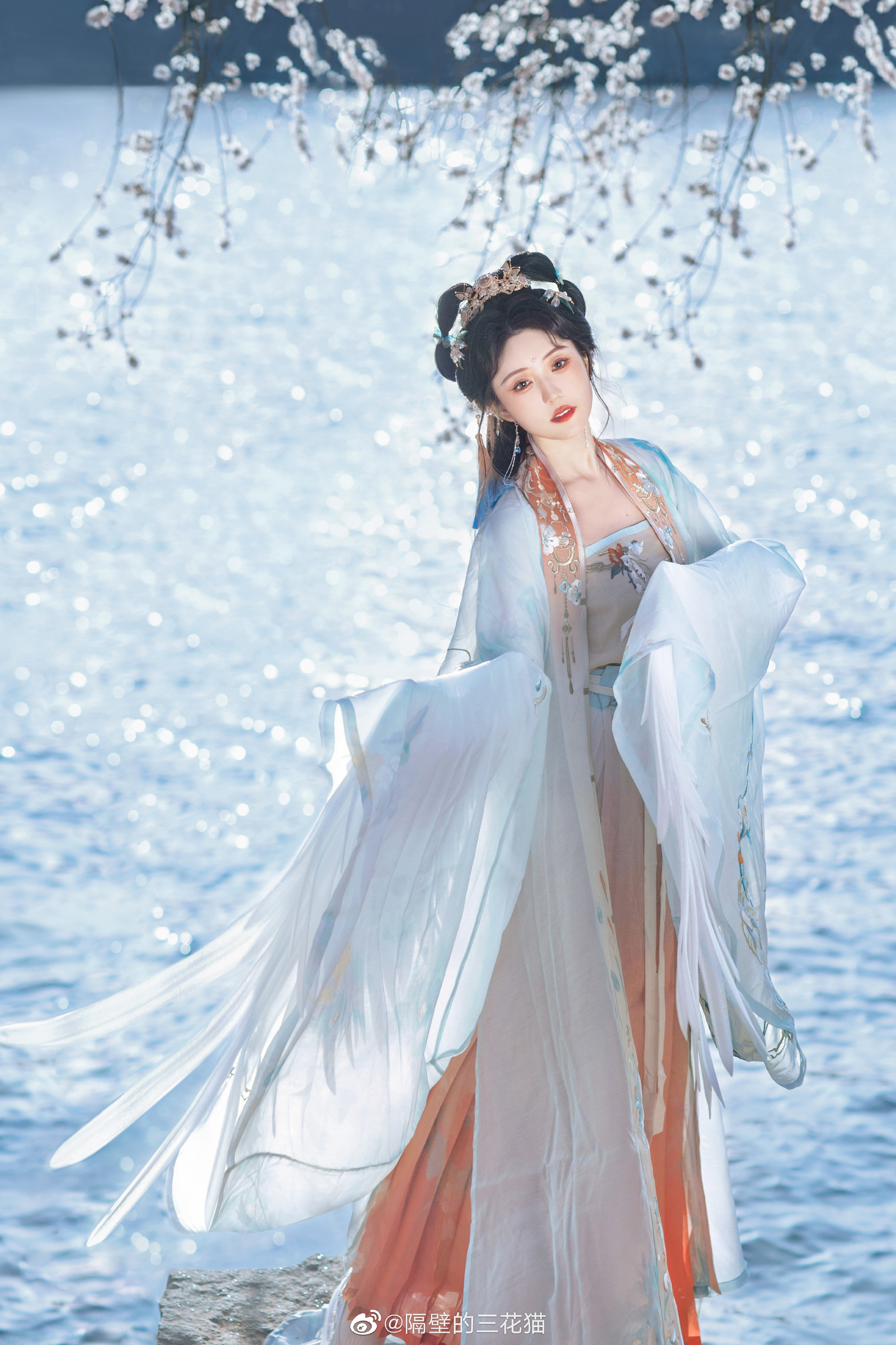 汉服 你是山川 河流 大海 我奔赴于你…@隔壁的三花猫