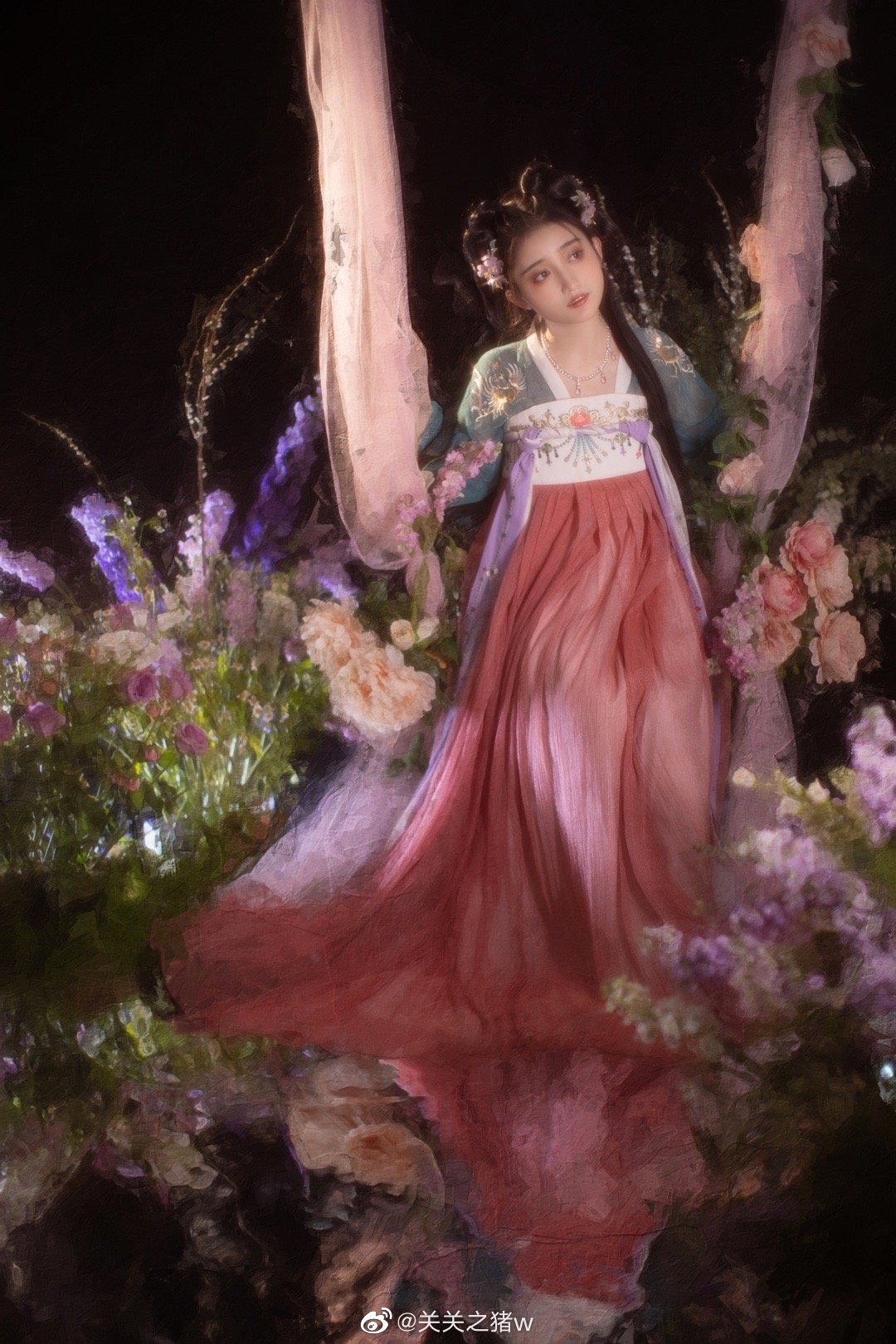 汉服 真正的鲜花开在山野烂漫处@关关之猪w