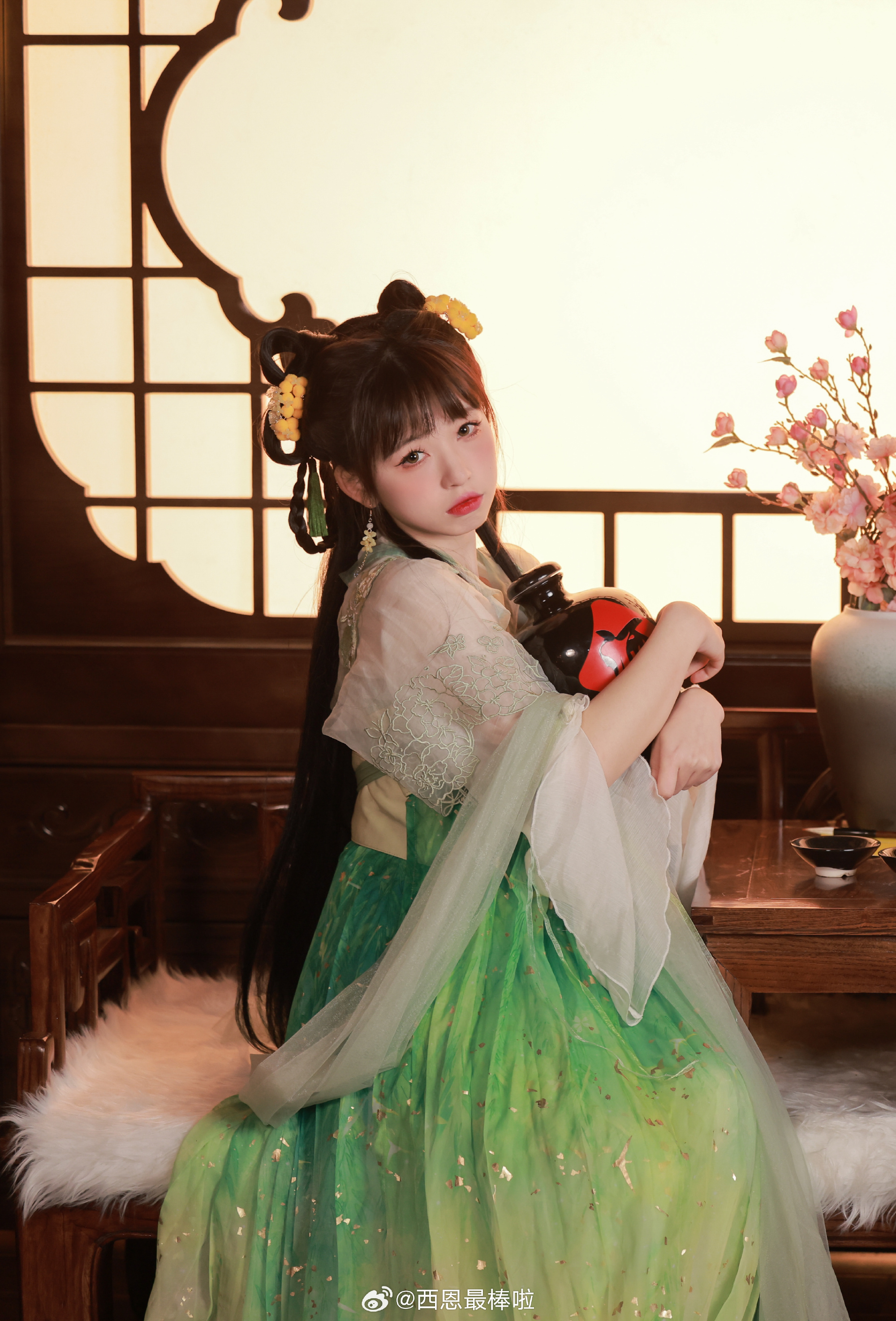 看起来可可爱爱，背地里原来是个小酒鬼！ 汉服@西恩最棒啦