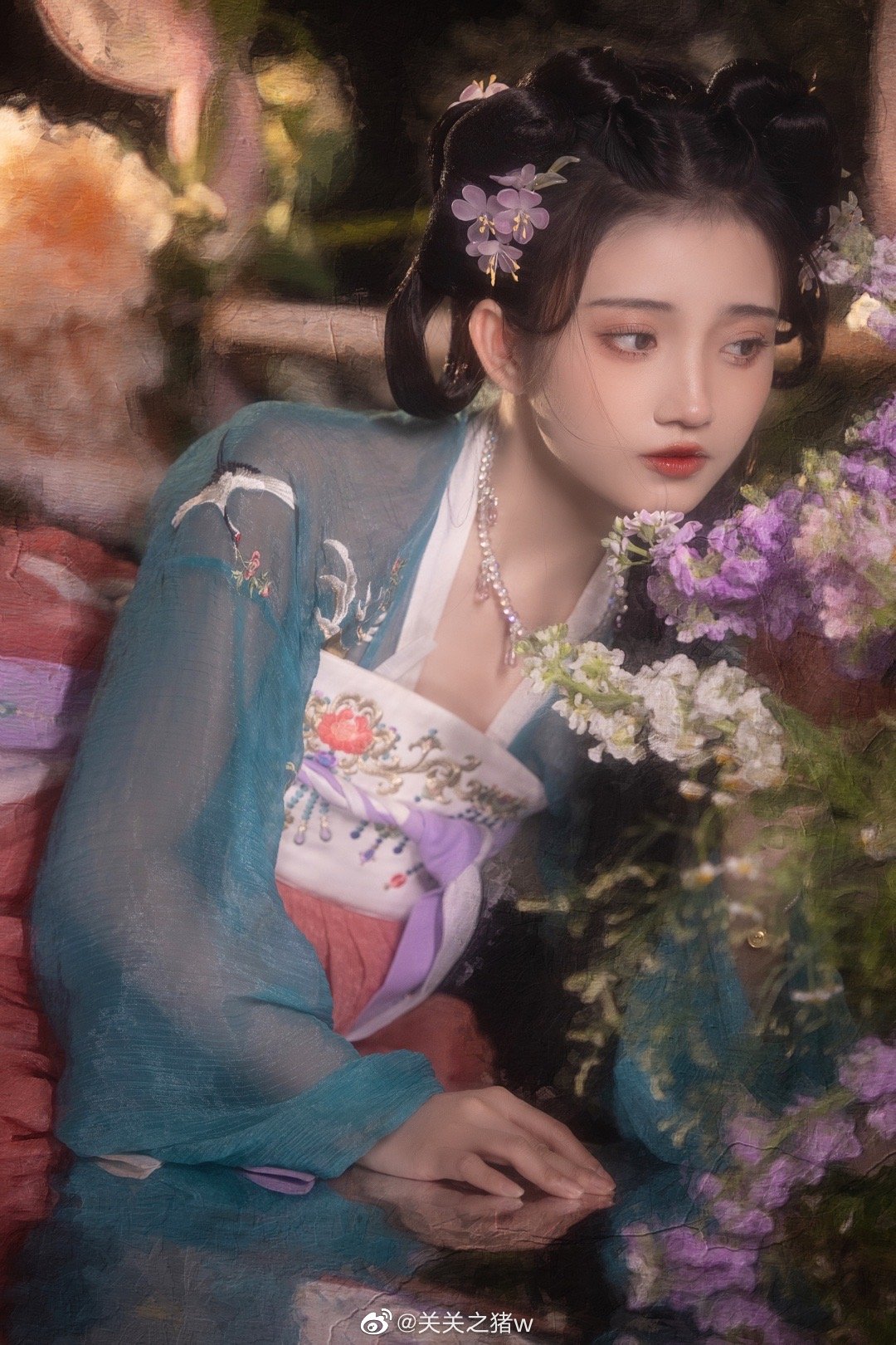 汉服 真正的鲜花开在山野烂漫处@关关之猪w