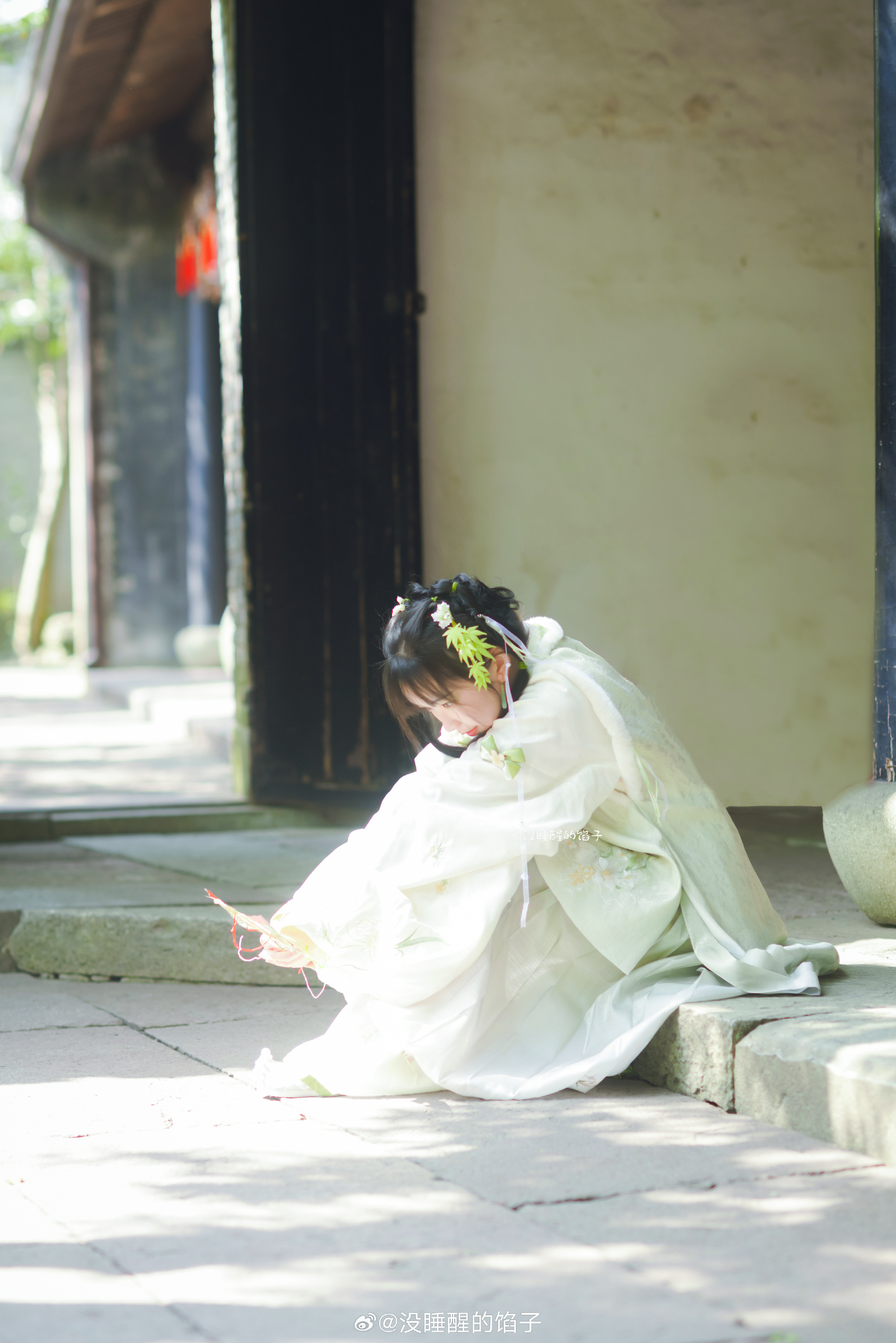 汉服 先生说考功名就得读书破万卷 但我也想和你趁好春光放纸鸢。@没睡醒的馅子