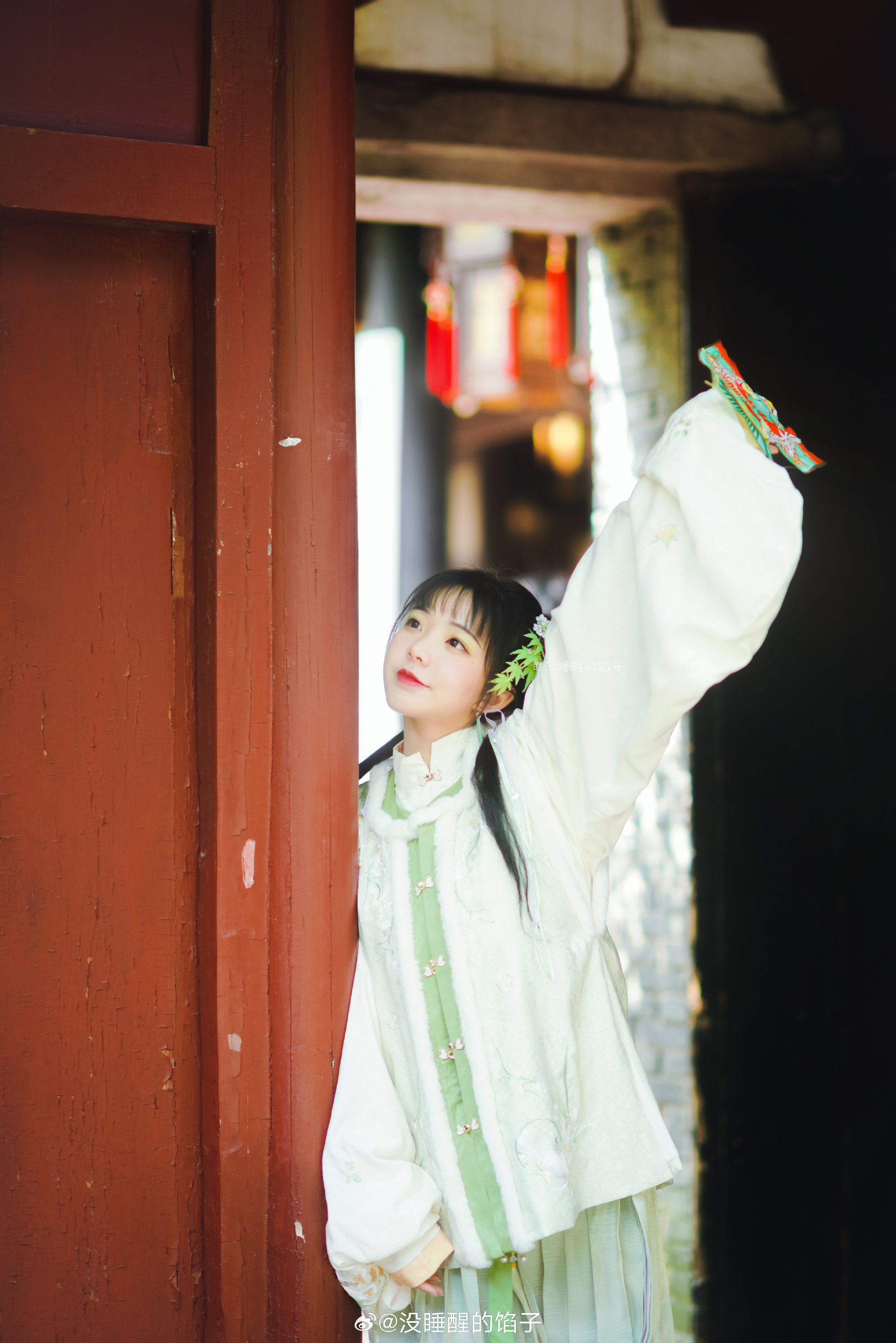 汉服 先生说考功名就得读书破万卷 但我也想和你趁好春光放纸鸢。@没睡醒的馅子