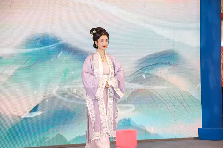 圣微再登榜首，杨馥羽首度榜眼，看2022最受欢迎的汉服模特都有谁？