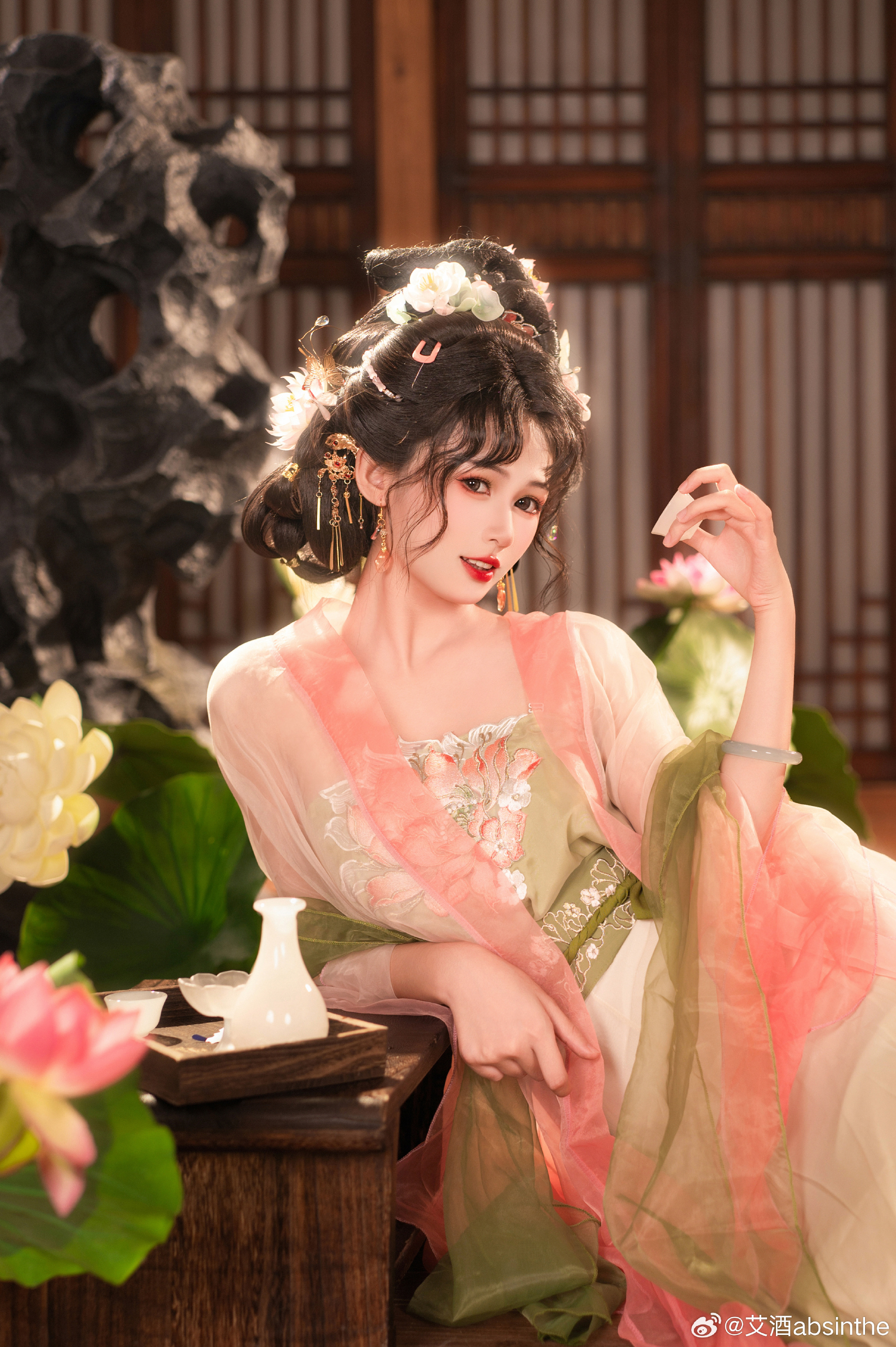 汉服 荷叶罗裙一色裁,芙蓉向脸两边开@佳佳Jayaa