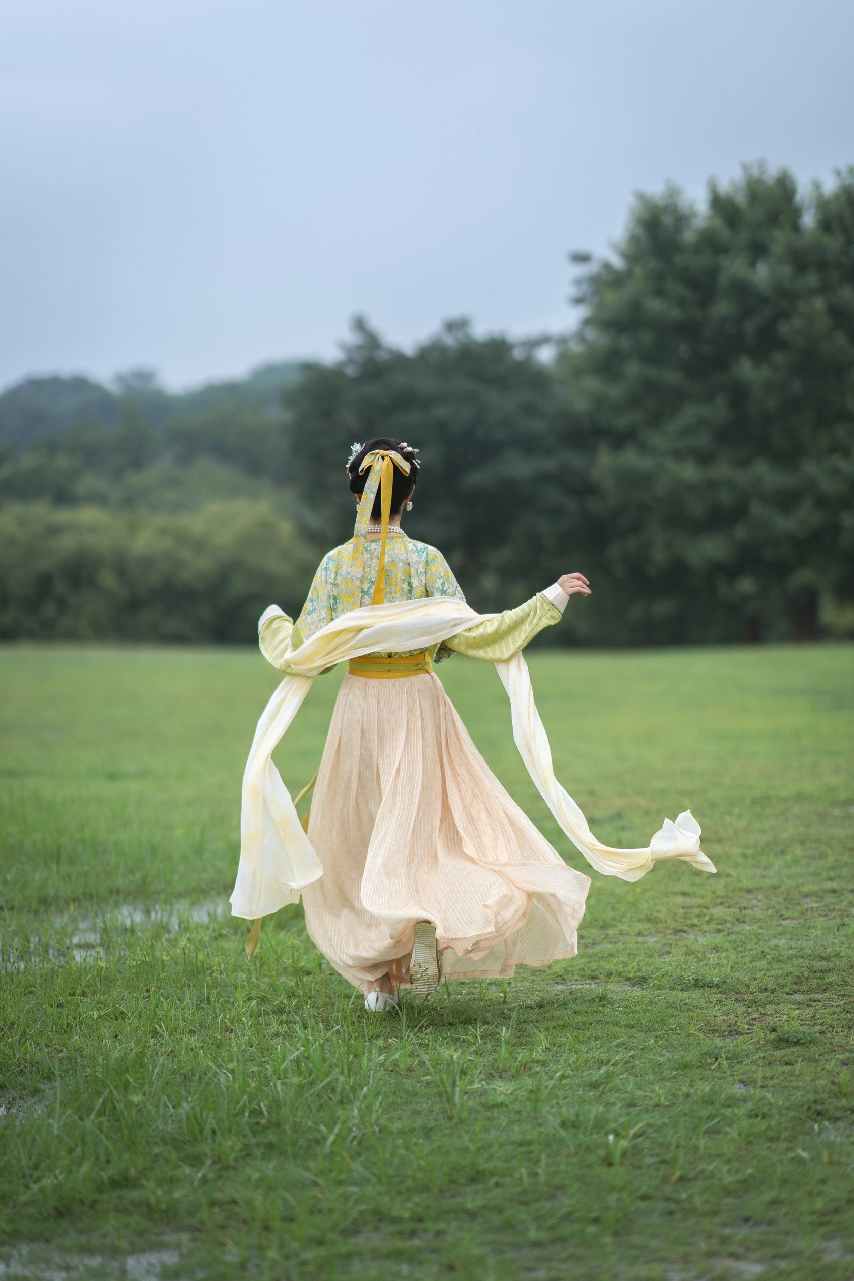 汉服写真 - 青草地