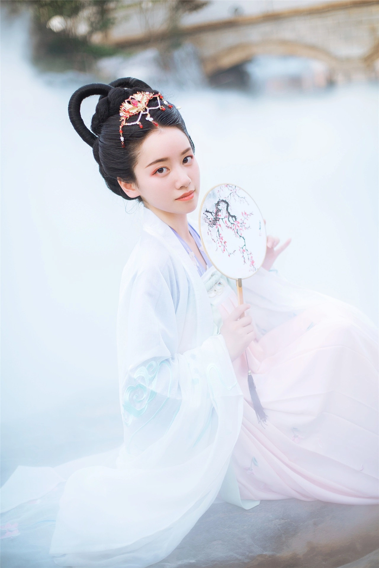 汉服写真 - 人似月，凝霜雪