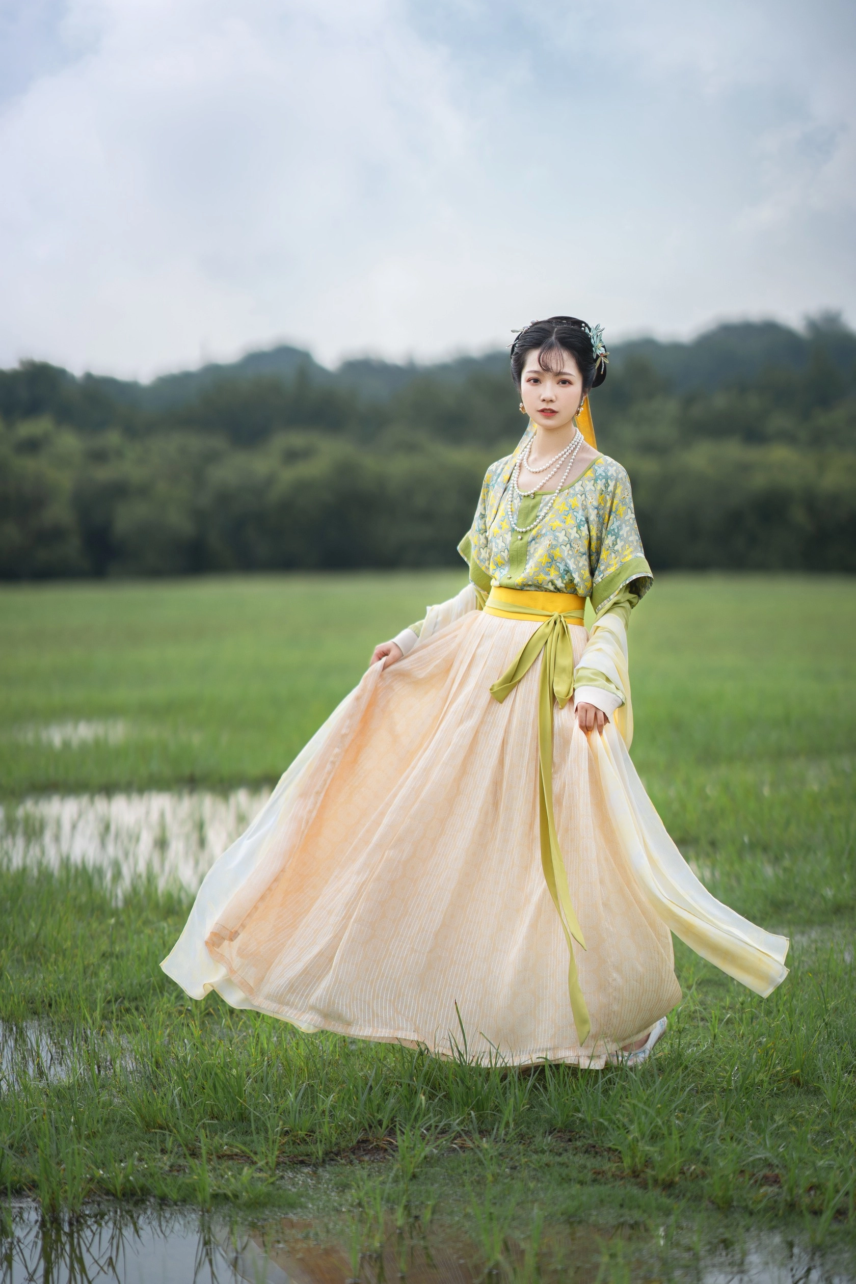 汉服写真 - 青草地