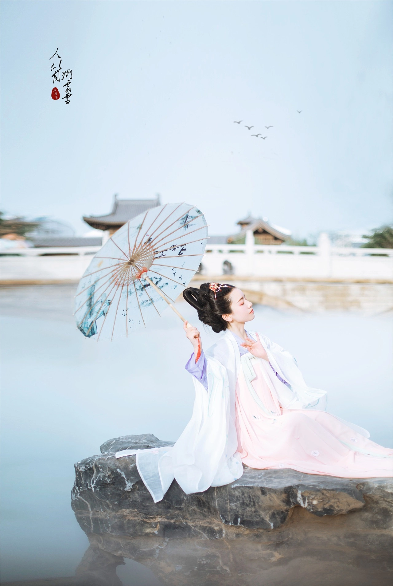 汉服写真 - 人似月，凝霜雪