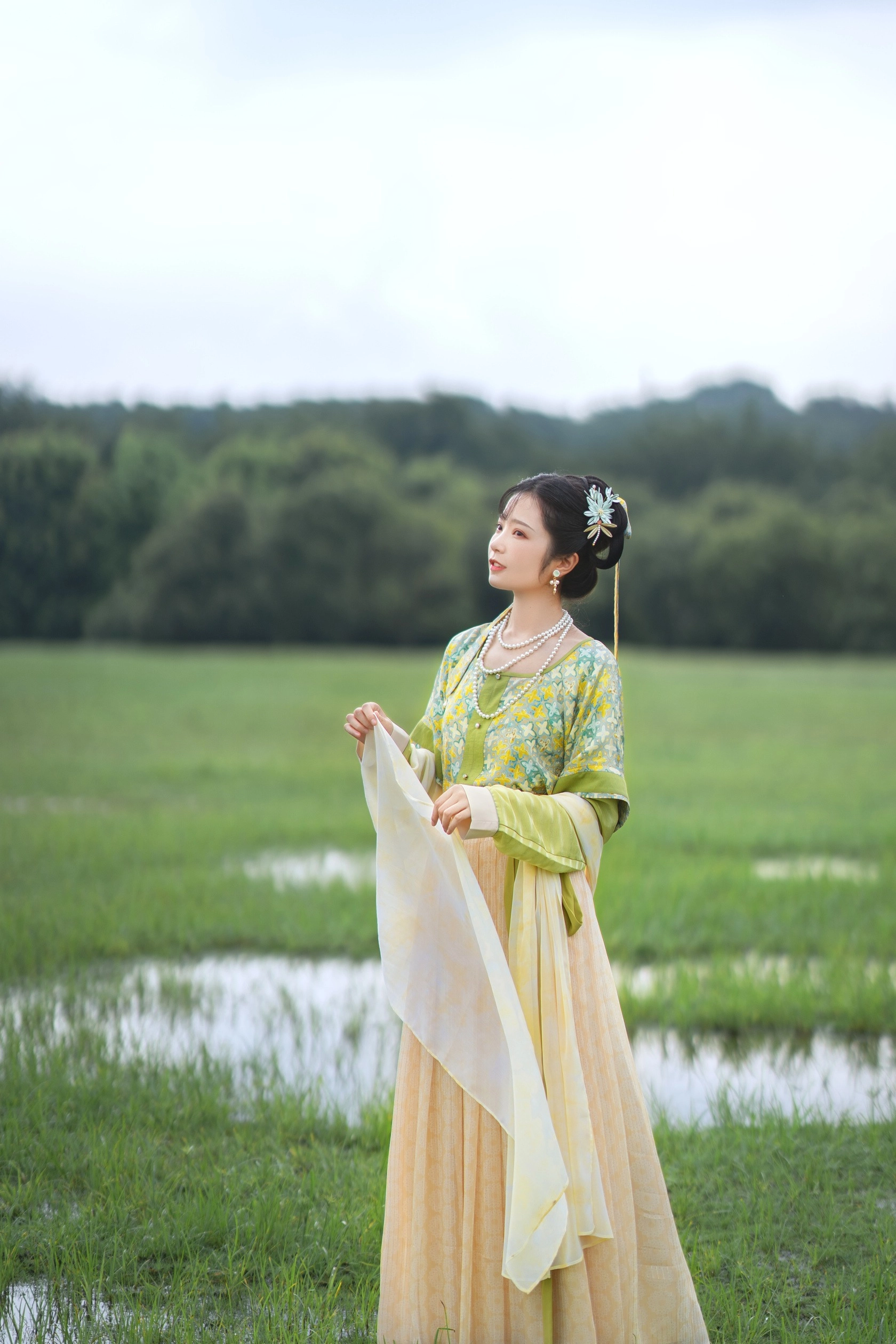 汉服写真 - 青草地