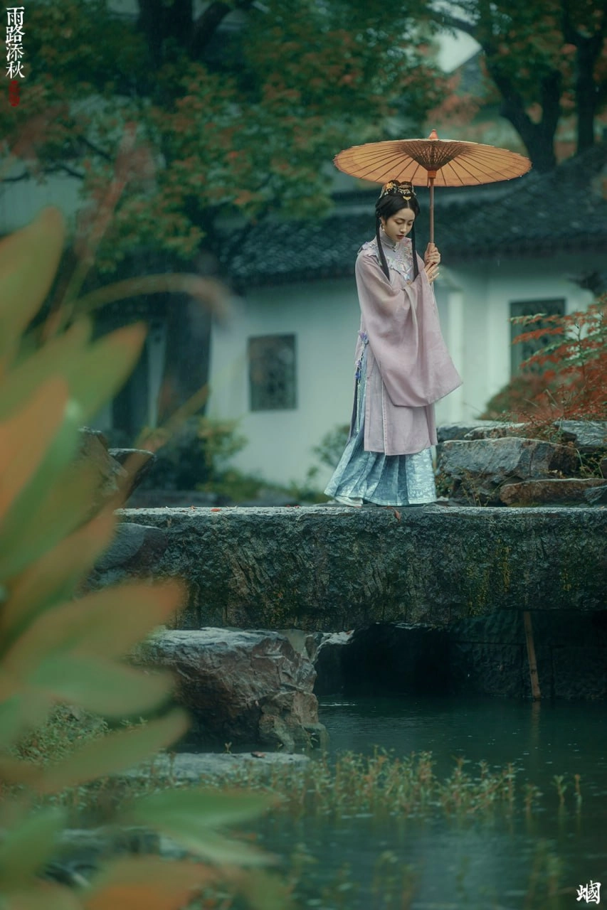 汉服写真 - 雨路添秋