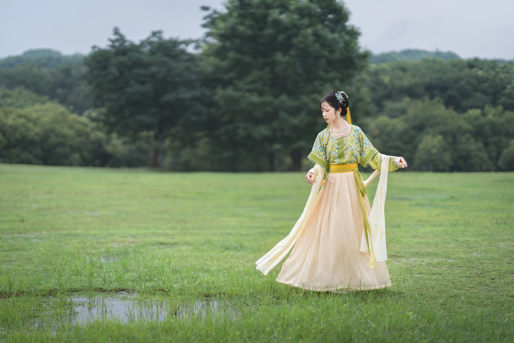 汉服写真 - 青草地